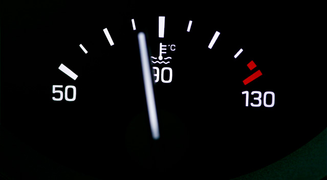 Tablero, altas temperaturas y sensor de temperatura del motor