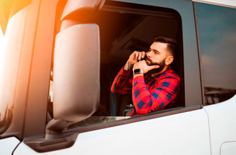 Distracciones al volante: ¿cómo evitarlas?